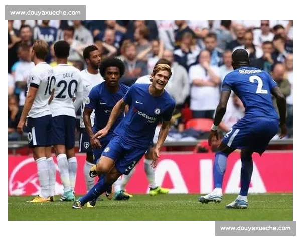 切尔西名宿女儿晒比基尼，丈夫评论笑翻：当场去世